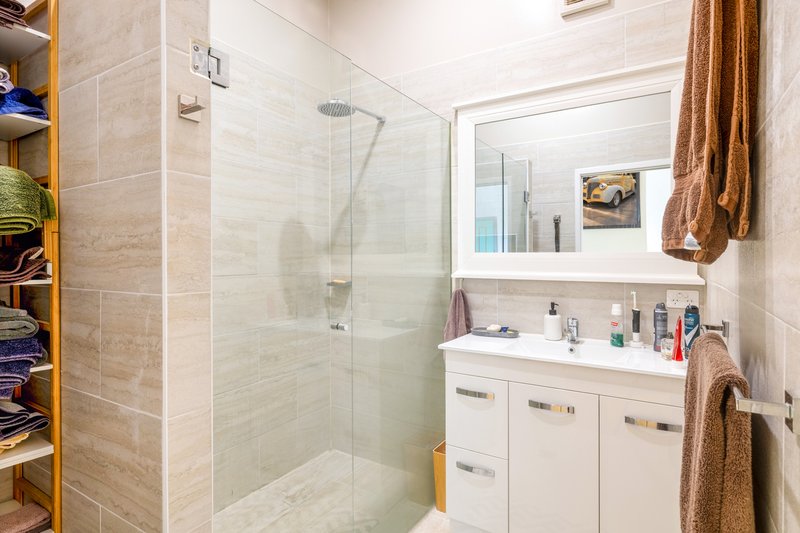 Photo - 352 Henri Robert Drive, Clagiraba QLD 4211 - Image 17