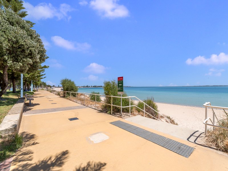 Photo - 3/53 Rockingham Beach Road, Rockingham WA 6168 - Image 2