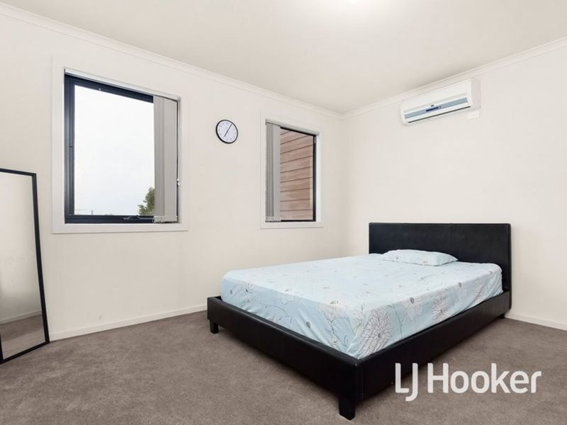 Photo - 35/39 Astley Crescent, Point Cook VIC 3030 - Image 6