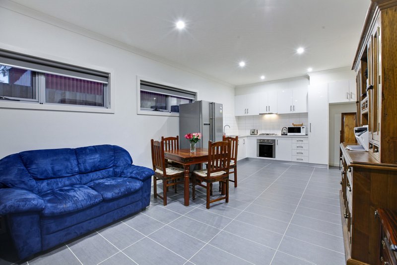 Photo - 3/55 Yarra Avenue, Reservoir VIC 3073 - Image 3