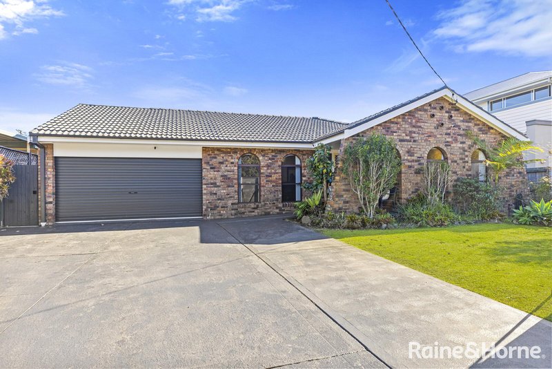 Photo - 356 Lakedge Avenue, Chittaway Bay NSW 2261 - Image 1