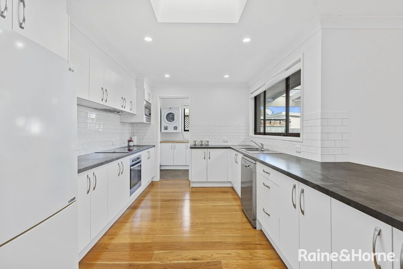 Photo - 356 Lakedge Avenue, Chittaway Bay NSW 2261 - Image 2