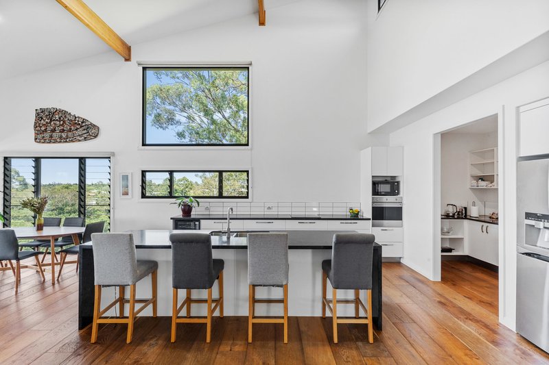 Photo - 356 Torquay Terrace, Torquay QLD 4655 - Image 5