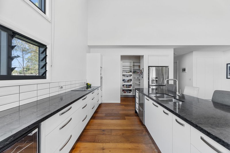 Photo - 356 Torquay Terrace, Torquay QLD 4655 - Image 6