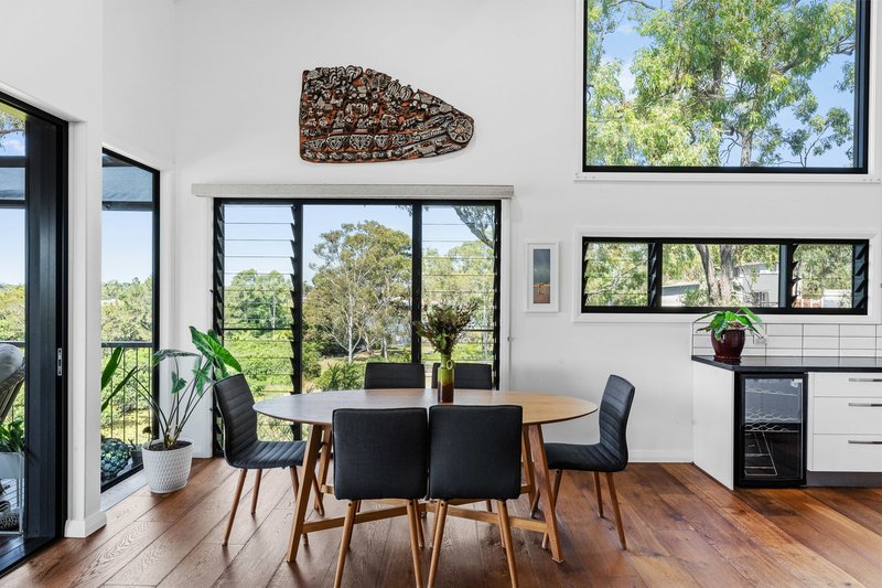 Photo - 356 Torquay Terrace, Torquay QLD 4655 - Image 9