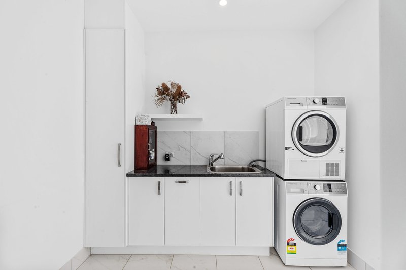 Photo - 356 Torquay Terrace, Torquay QLD 4655 - Image 14