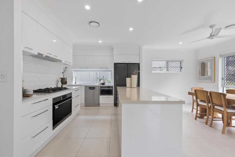 Photo - 35/7 Eliza Close, The Gap QLD 4061 - Image 1