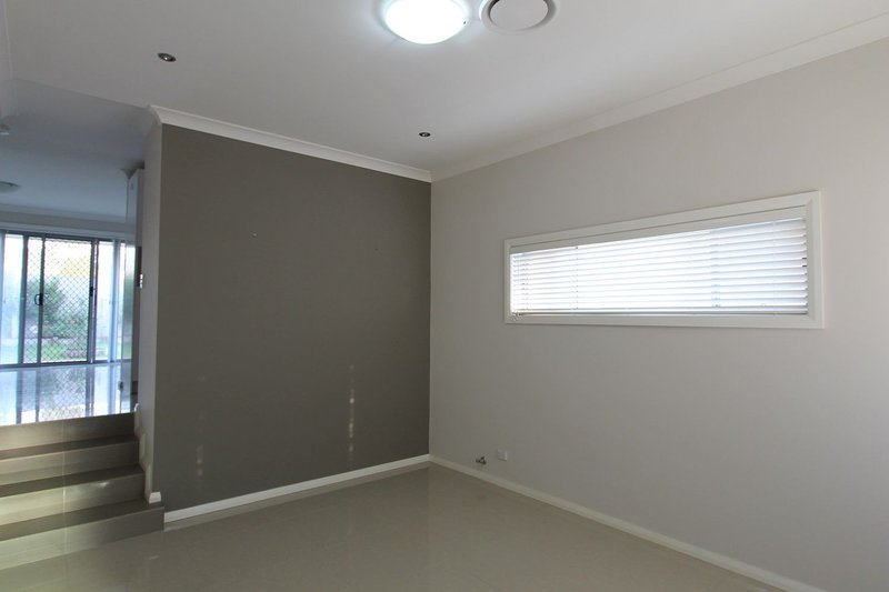 Photo - 3/570 Sunnyholt Road, Stanhope Gardens NSW 2768 - Image 2