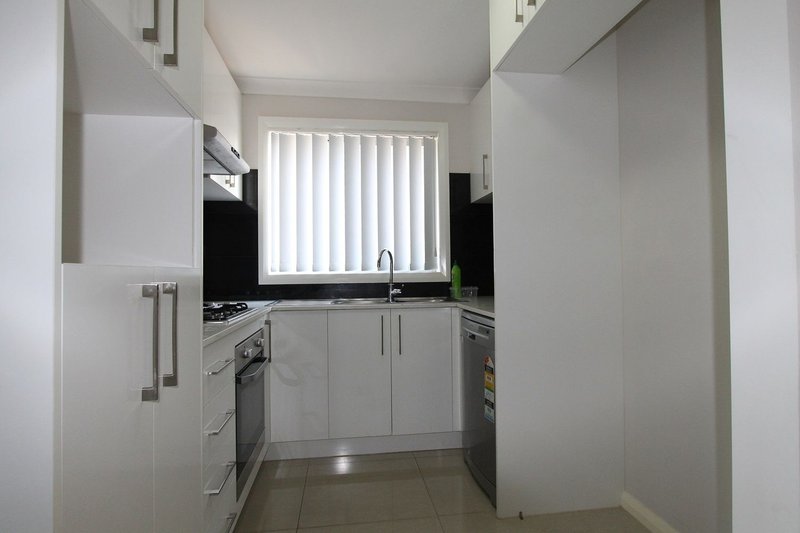 Photo - 3/570 Sunnyholt Road, Stanhope Gardens NSW 2768 - Image 3