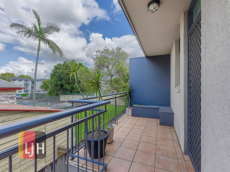 Photo - 3/574 Kingsford Smith Drive, Hamilton QLD 4007 - Image 2