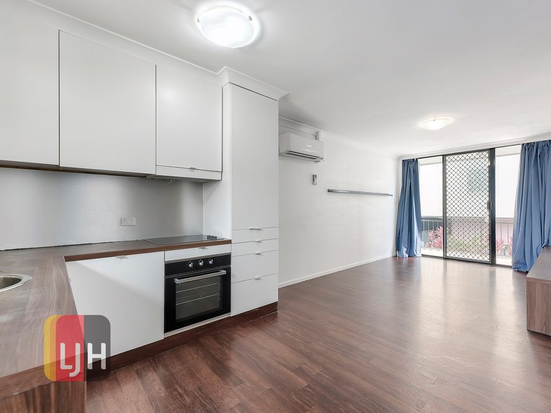 Photo - 3/574 Kingsford Smith Drive, Hamilton QLD 4007 - Image 4