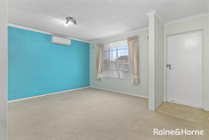 Photo - 3/59 Donald Road, Karabar NSW 2620 - Image 3