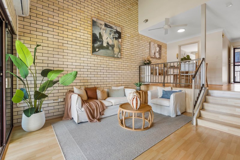 Photo - 3/59 Hooker Boulevard, Broadbeach Waters QLD 4218 - Image 2