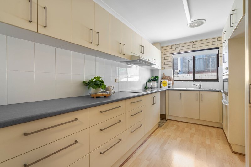 Photo - 3/59 Hooker Boulevard, Broadbeach Waters QLD 4218 - Image 11