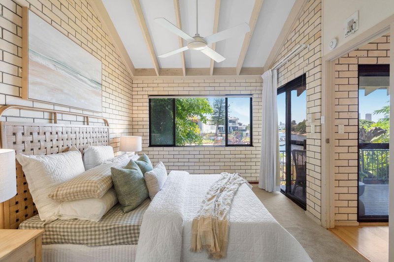 Photo - 3/59 Hooker Boulevard, Broadbeach Waters QLD 4218 - Image 14