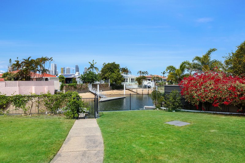 Photo - 35a Beverley Crescent, Broadbeach Waters QLD 4218 - Image 9