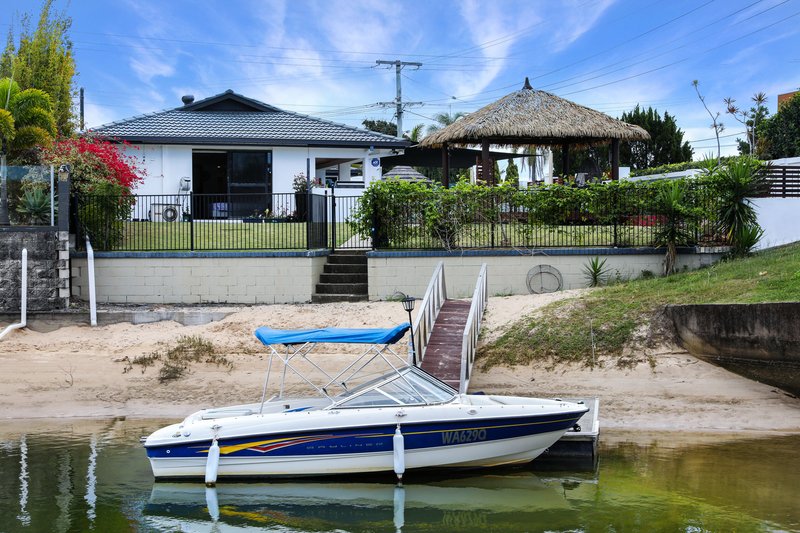 Photo - 35a Beverley Crescent, Broadbeach Waters QLD 4218 - Image 11