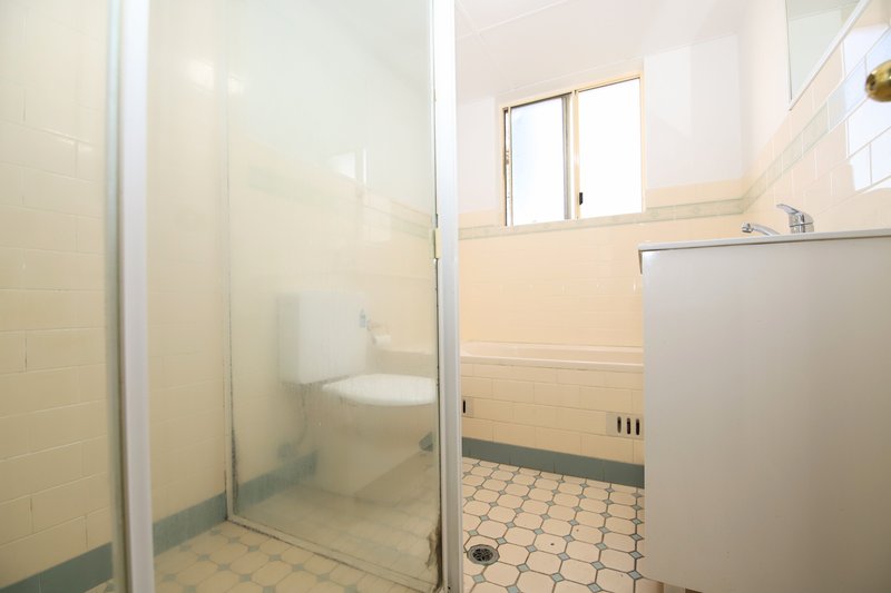 Photo - 3/6-10 Sir Joseph Banks Street, Bankstown NSW 2200 - Image 5