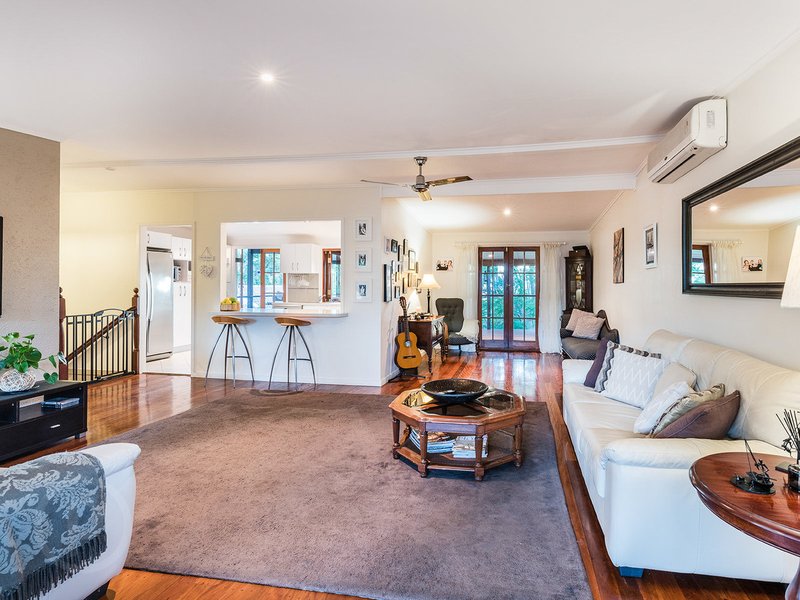 Photo - 36 Aberfeldy Street, Kenmore QLD 4069 - Image 4