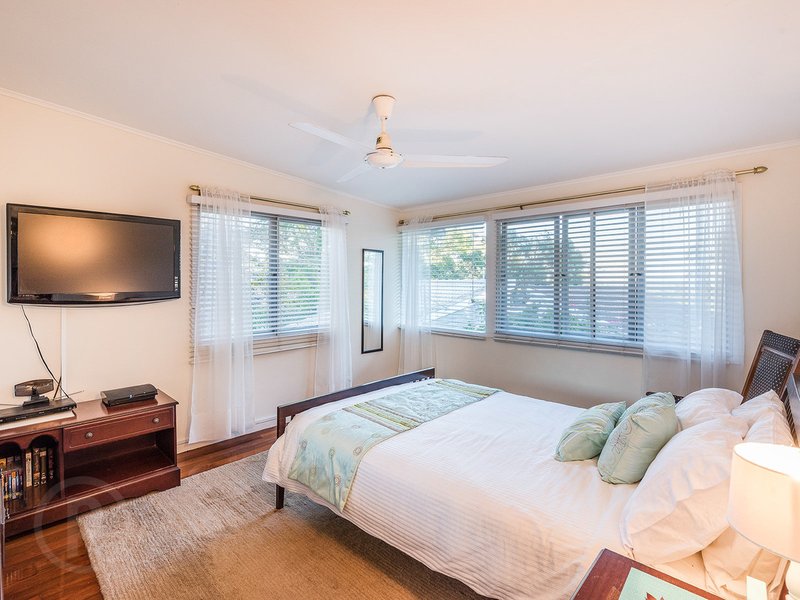 Photo - 36 Aberfeldy Street, Kenmore QLD 4069 - Image 13