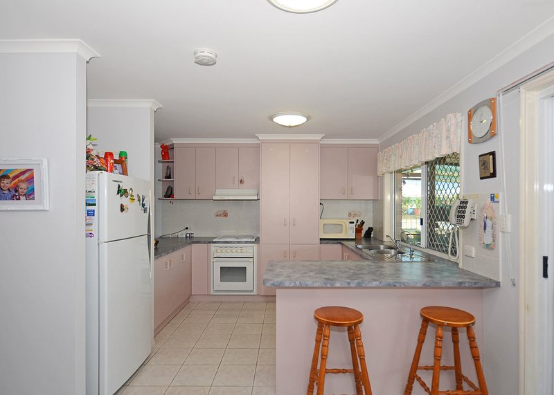 Photo - 36 Aimee Drive, Urangan QLD 4655 - Image 3