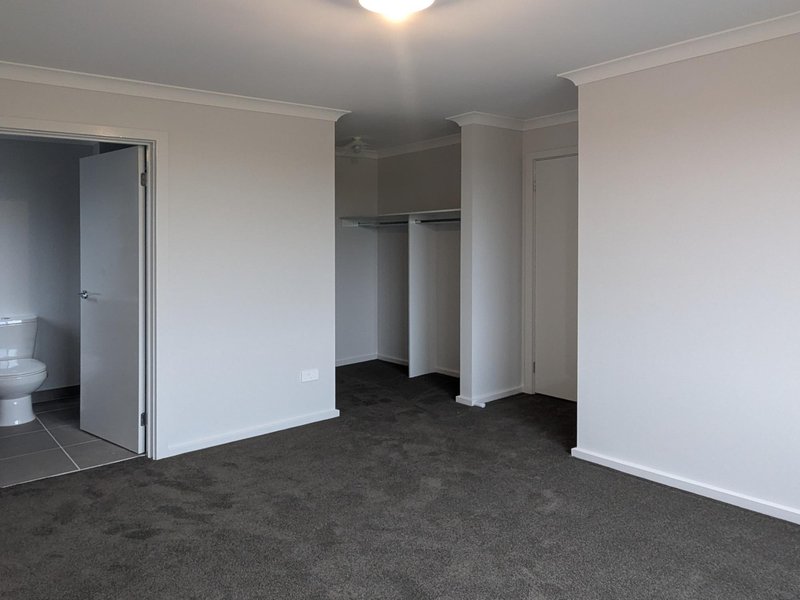 Photo - 36 Aquarius Way, Wollert VIC 3750 - Image 9