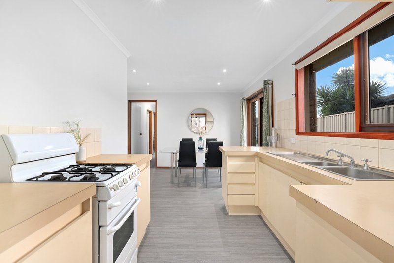 Photo - 36 Barber Drive, Hoppers Crossing VIC 3029 - Image 6