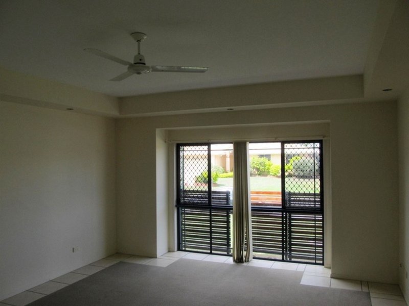 Photo - 36 Barklya Crescent, Bongaree QLD 4507 - Image 4