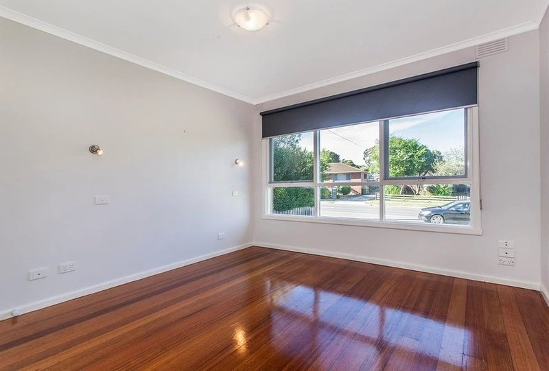 Photo - 36 Bellara Drive, Mooroolbark VIC 3138 - Image 2