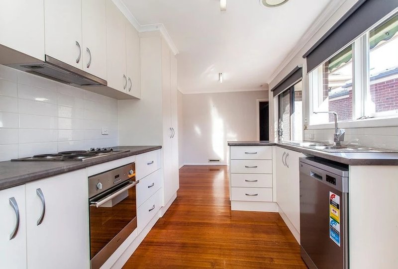 Photo - 36 Bellara Drive, Mooroolbark VIC 3138 - Image 3