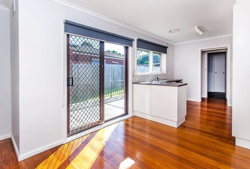 Photo - 36 Bellara Drive, Mooroolbark VIC 3138 - Image 4