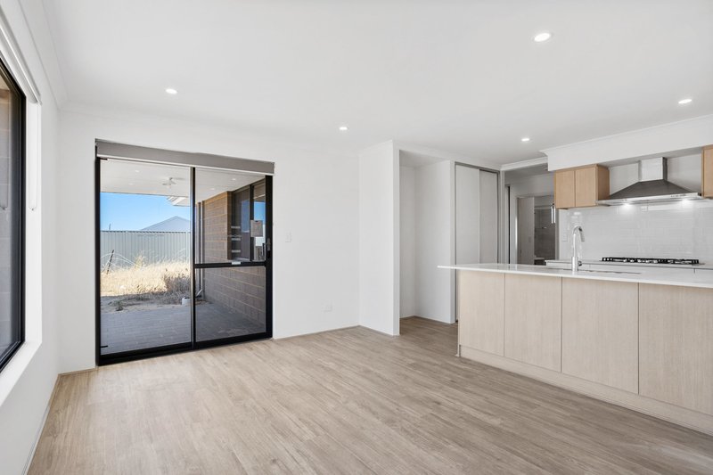 Photo - 36 Bindarri Loop, Yanchep WA 6035 - Image 2