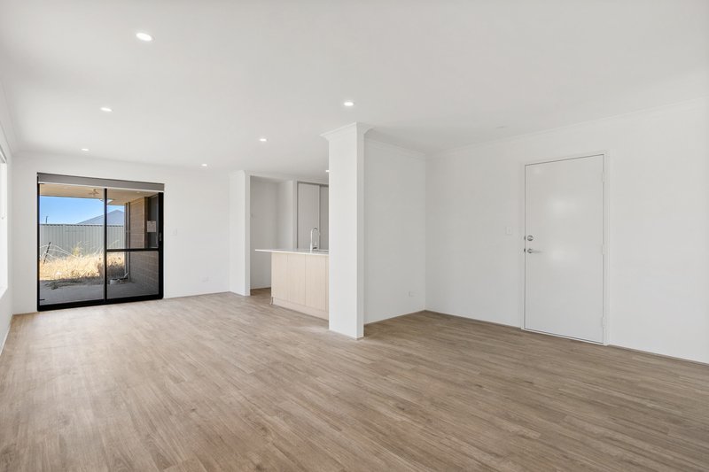 Photo - 36 Bindarri Loop, Yanchep WA 6035 - Image 12
