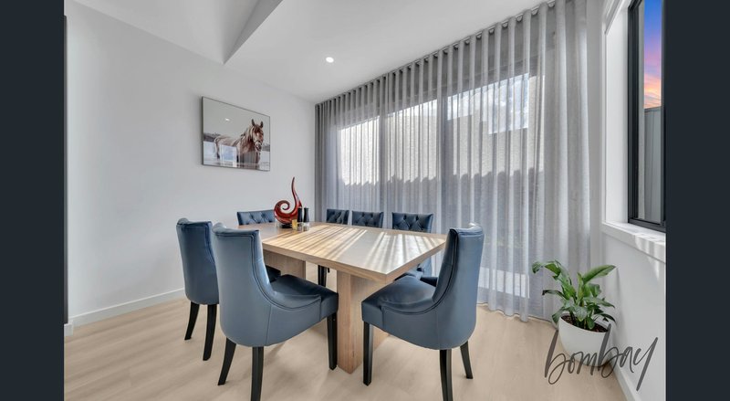 Photo - 36 Bonnyview Road, Craigieburn VIC 3064 - Image 4