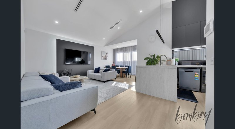 Photo - 36 Bonnyview Road, Craigieburn VIC 3064 - Image 5