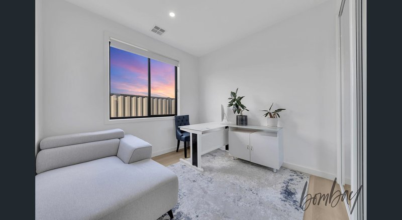 Photo - 36 Bonnyview Road, Craigieburn VIC 3064 - Image 9