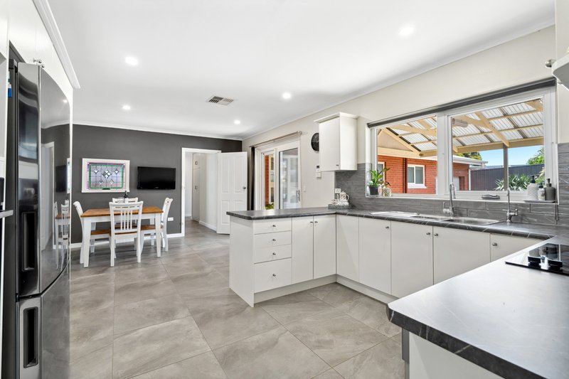 Photo - 36 Broadmeadow Drive, Flagstaff Hill SA 5159 - Image 11