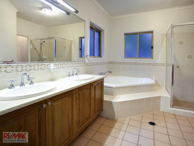 Photo - 36 Bunya Pine Court, Eatons Hill QLD 4037 - Image 11