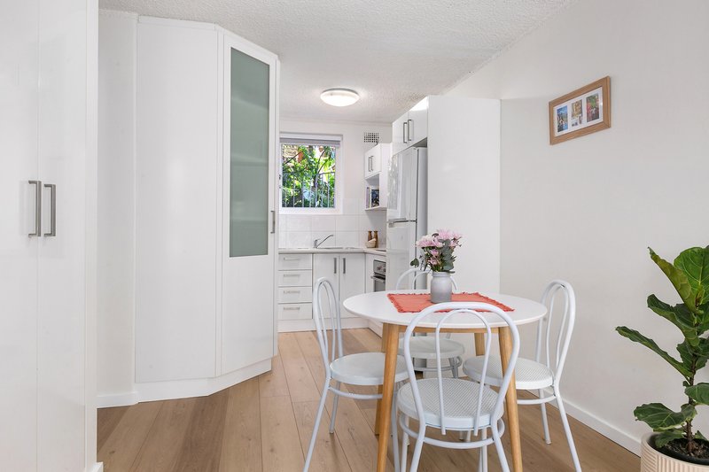 Photo - 3/6 Campbell Parade, Manly Vale NSW 2093 - Image 3