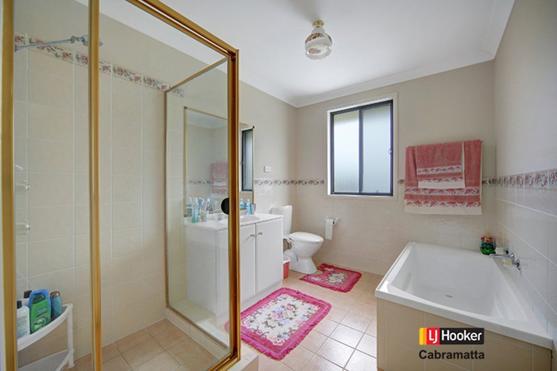 Photo - 36 Canberra Street, St Johns Park NSW 2176 - Image 4