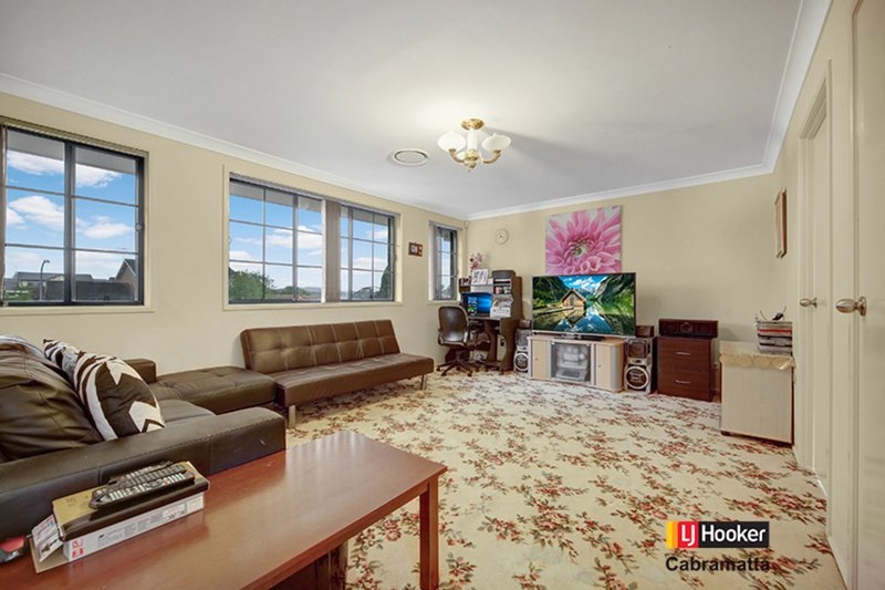 Photo - 36 Canberra Street, St Johns Park NSW 2176 - Image 7