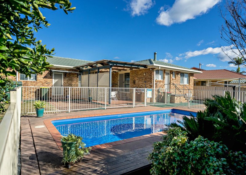 Photo - 36 Carrabeen Drive, Old Bar NSW 2430 - Image 2