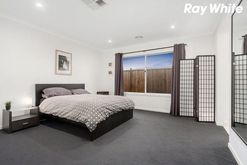 Photo - 36 Caversham Drive, Pakenham VIC 3810 - Image 4