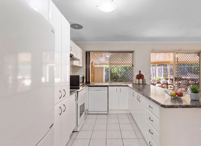 Photo - 36 Chesterfield Crescent, Kuraby QLD 4112 - Image 7