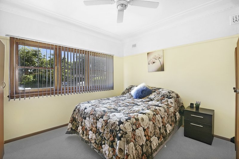 Photo - 36 Chiswick Road, Greenacre NSW 2190 - Image 4