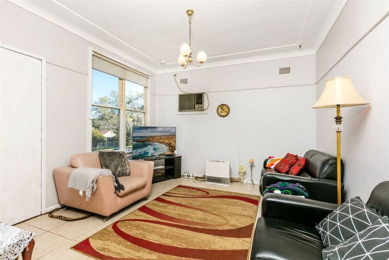 Photo - 36 Christine Crescent, Lalor Park NSW 2147 - Image 2