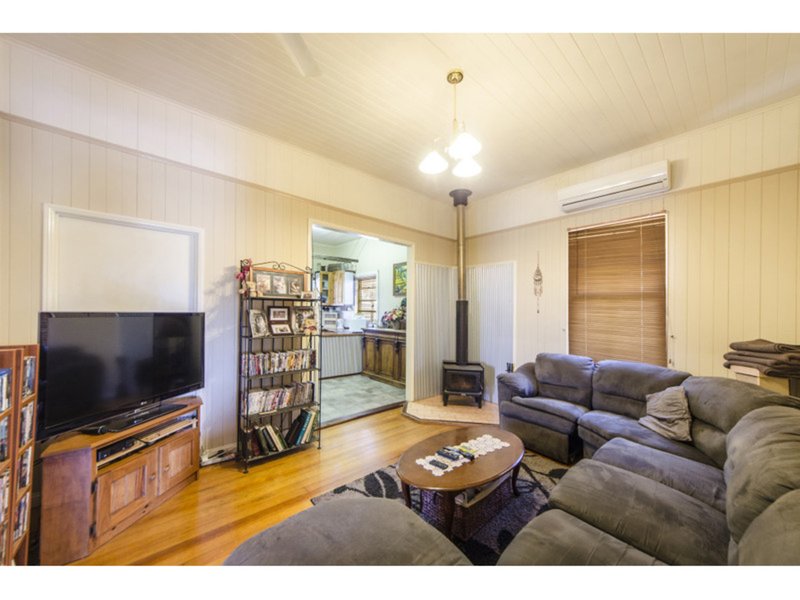 Photo - 36 Christmas Street, North Toowoomba QLD 4350 - Image 5