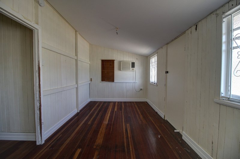 Photo - 36 Chubb Street, One Mile QLD 4305 - Image 13