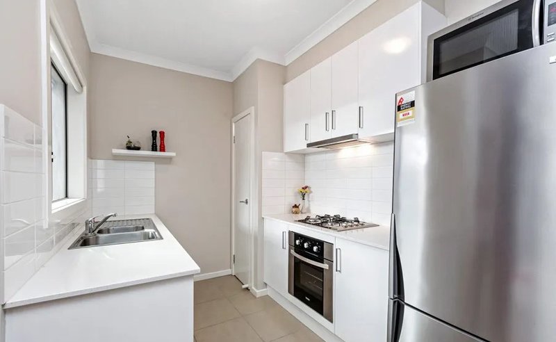 Photo - 3/6 Collins Avenue, Altona North VIC 3025 - Image 2