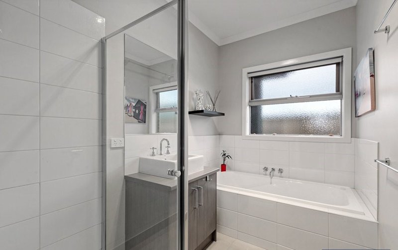 Photo - 3/6 Collins Avenue, Altona North VIC 3025 - Image 3